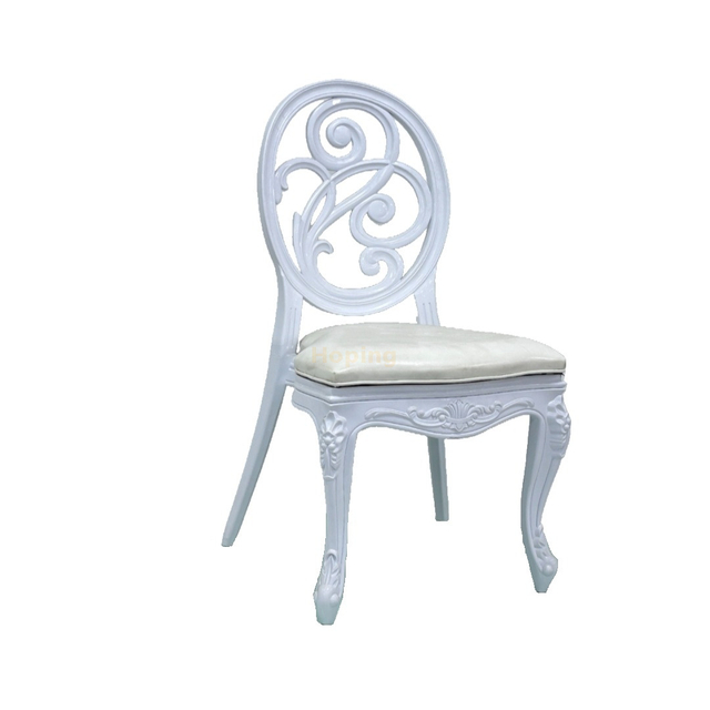  New Design Resin Plastic PP Hotel Furniture Banquet Chair White Royal Outdoor Garden Wedding Louis Chairs