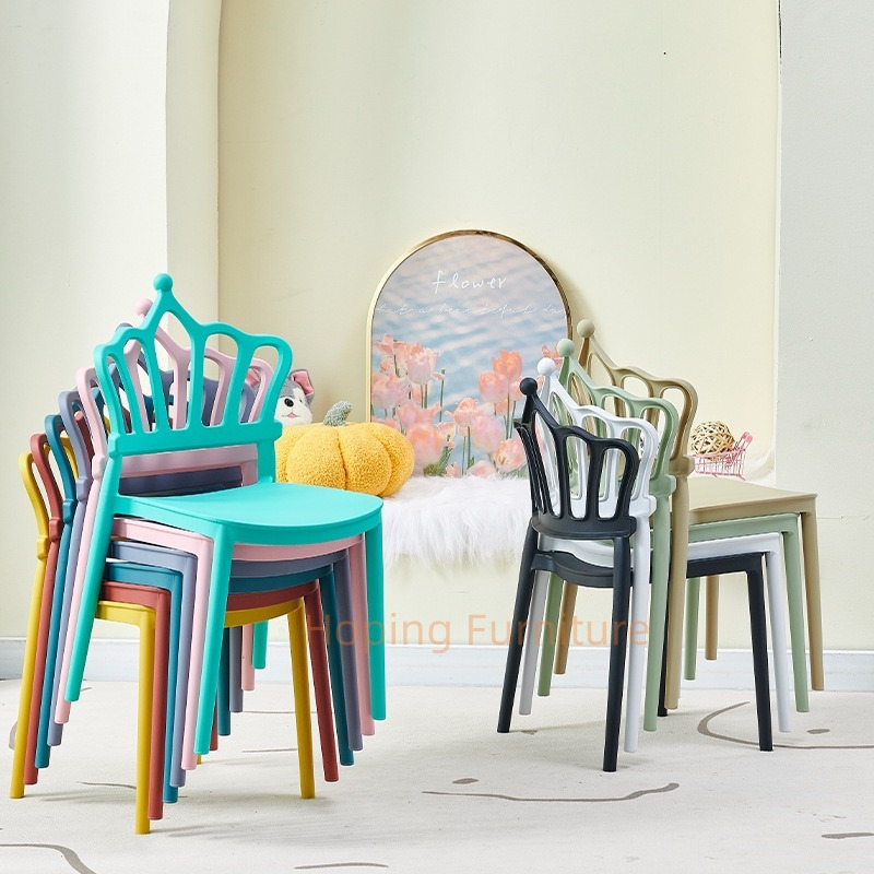 White Crown Shape Plastic Kids Chair Hollow Back Children Chair for Party Kindergarten Home Modern White Plastic Frame Dining Chair
