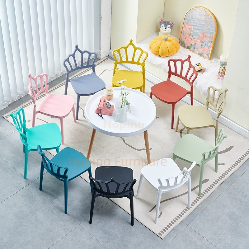 White Crown Shape Plastic Kids Chair Hollow Back Children Chair for Party Kindergarten Home Modern White Plastic Frame Dining Chair