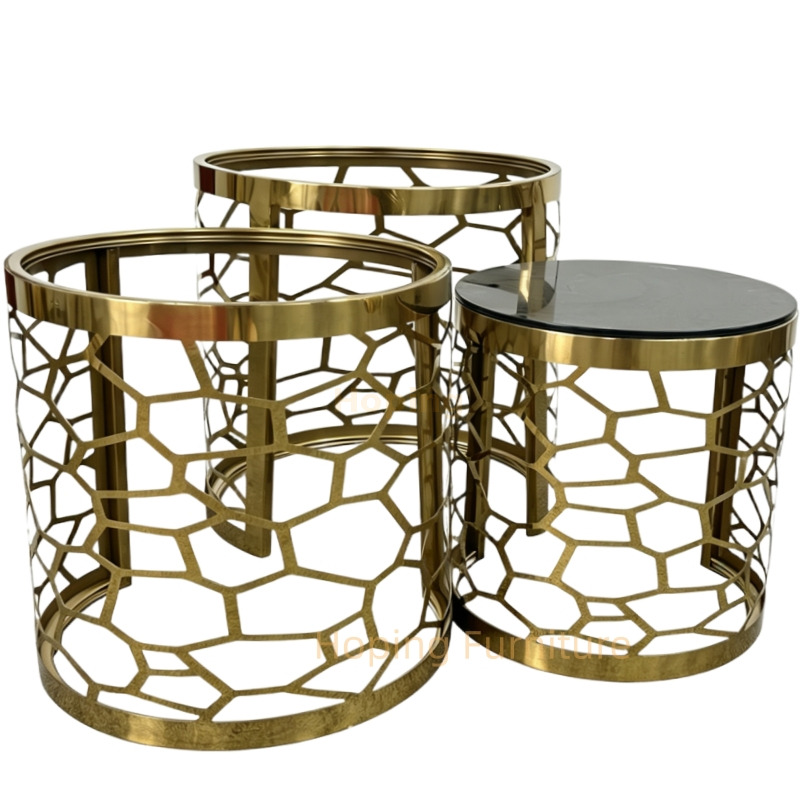 3 PCS Nesting Gold Stainless Steel Side Table Set Hollow Pattern Round End Tables Combine or Separate Use Luxury Accent Table for Hotel Living Room Coffee Table